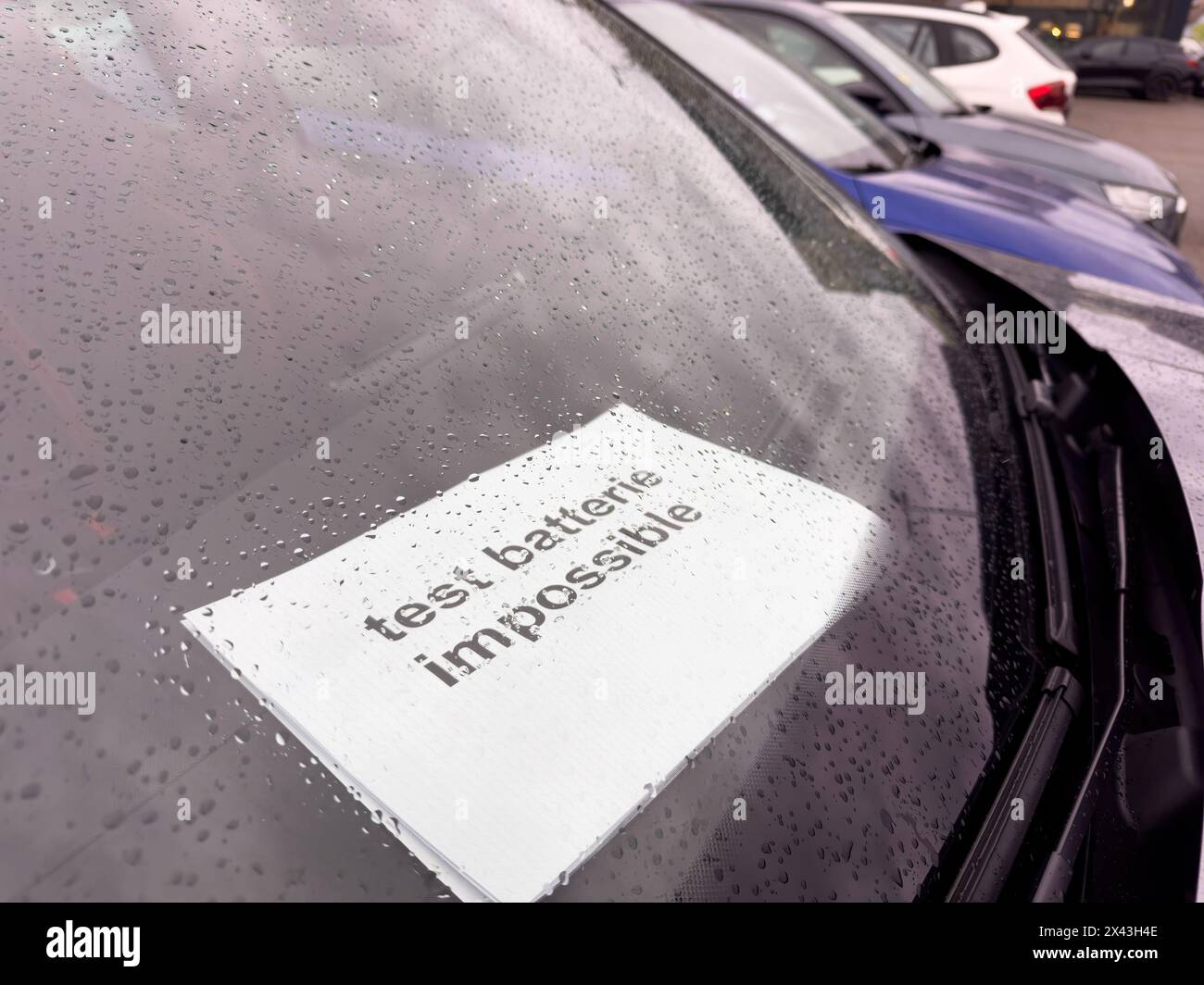 A note saying test batterie impossible in french language placed under