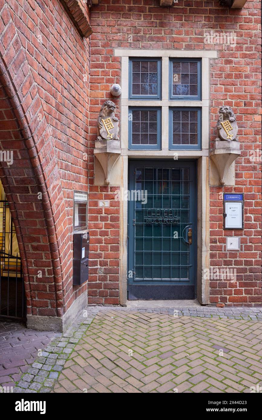 House entrance with old door, windows and two lions bearing a coat of arms with the key of Bremen, in Boettcherstrasse, Bremen, Hanseatic City, State Stock Photo