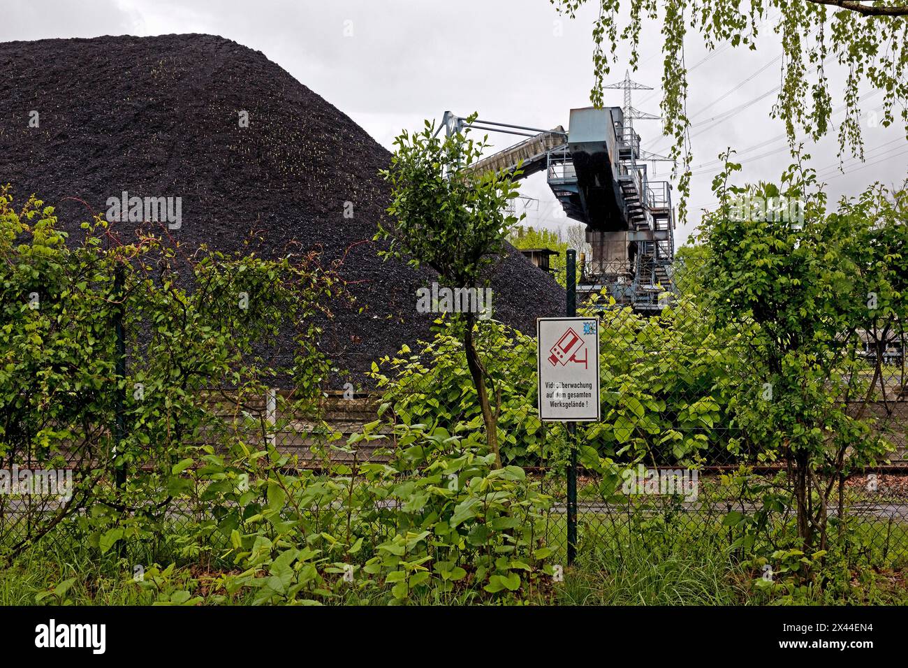 External coaling on the Rhine-Herne Canal for STEAG's hard coal-fired power station, Herne, Ruhr area, North Rhine-Westphalia, Germany Stock Photo
