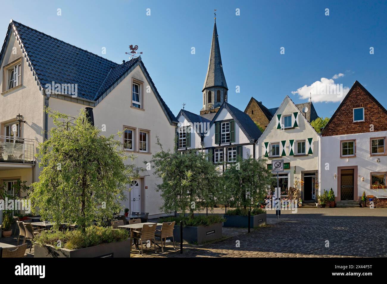Old town of Zons with the tower of the parish church of St Martinus, Dormagen, Lower Rhine, North Rhine-Westphalia, Germany Stock Photo