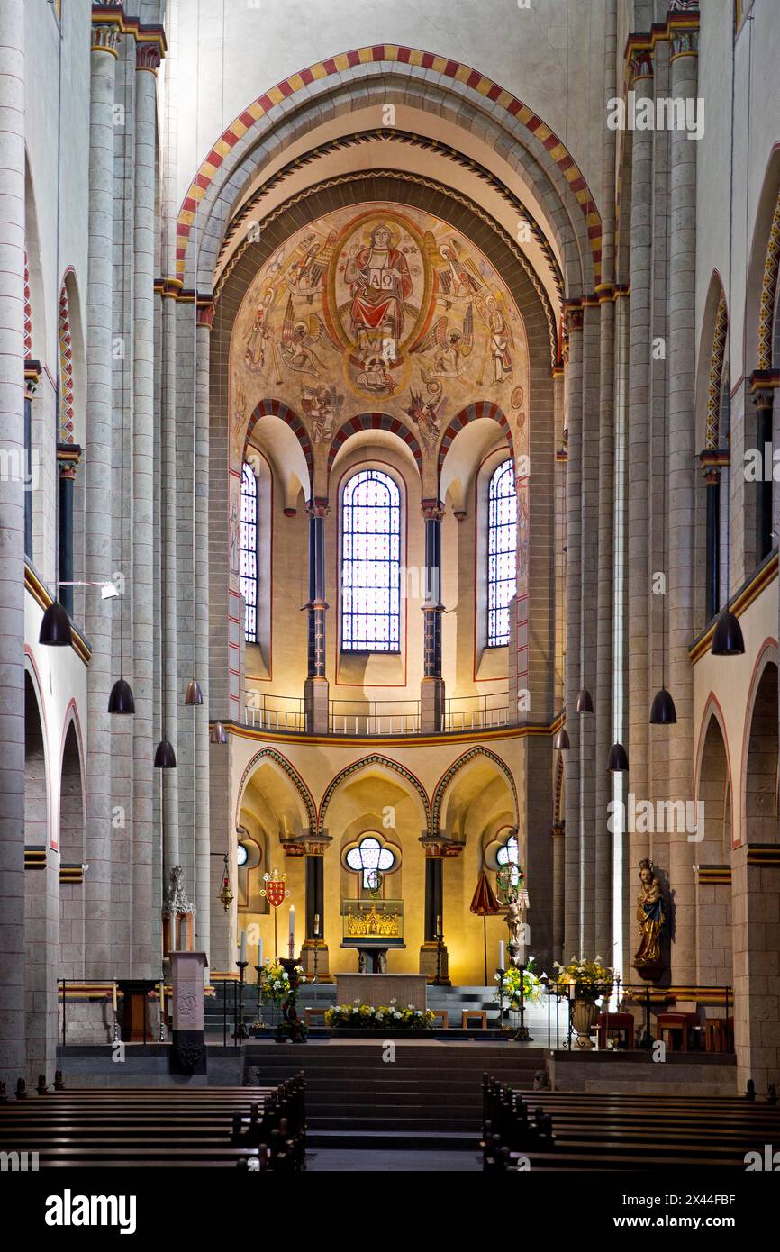 St Quirinus Minster, interior view, nave, Neuss, Lower Rhine, North Rhine-Westphalia, Germany Stock Photo