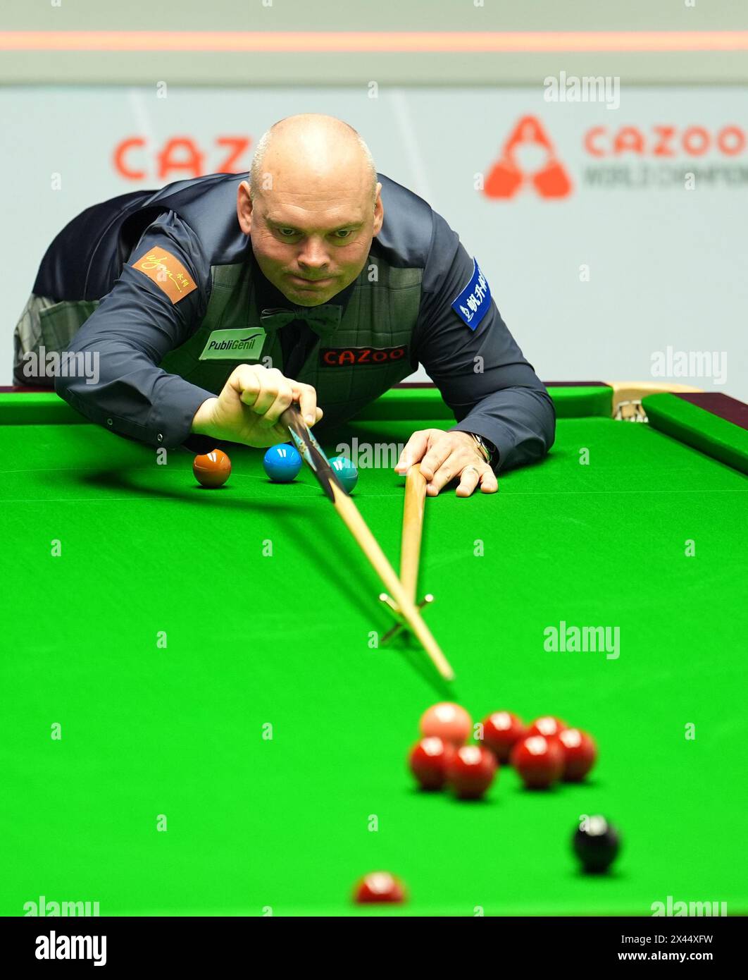 Stuart Bingham in action against Ronnie O'Sullivan (not pictured) on ...