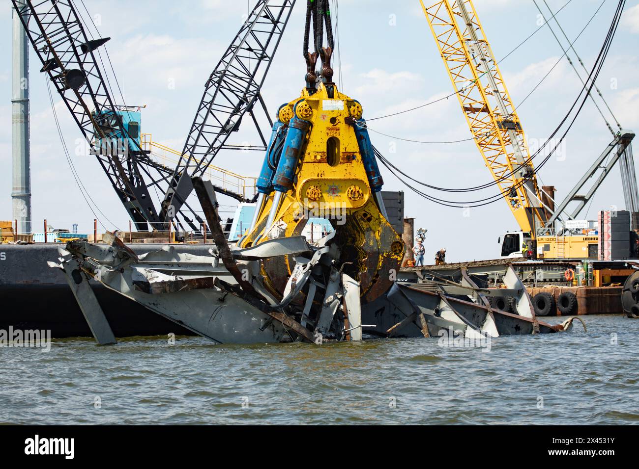 Dundalk, United States Of America. 28th Apr, 2024. Dundalk, United States of America. 28 April, 2024. Salvage crews use the HSWC500-1000 heavy duty hydraulic salvage grab claw attached to the massive Chesapeake 1000 heavy lift sheerleg crane ship as work continues to clear the wreckage of the collapsed Francis Scott Key Bridge, April 29, 2024, near Dundalk, Maryland. The bridge was struck by the 984-foot container ship MV Dali on March 26th and collapsed killing six workers. Credit: Christopher Rosario/U.S Army Corps of Engineers/Alamy Live News Stock Photo