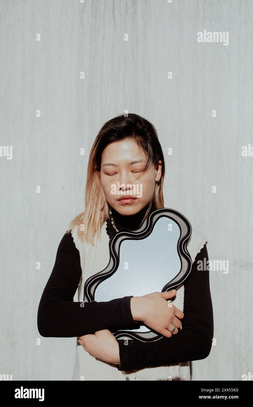 Chinese young woman art hi-res stock photography and images - Alamy