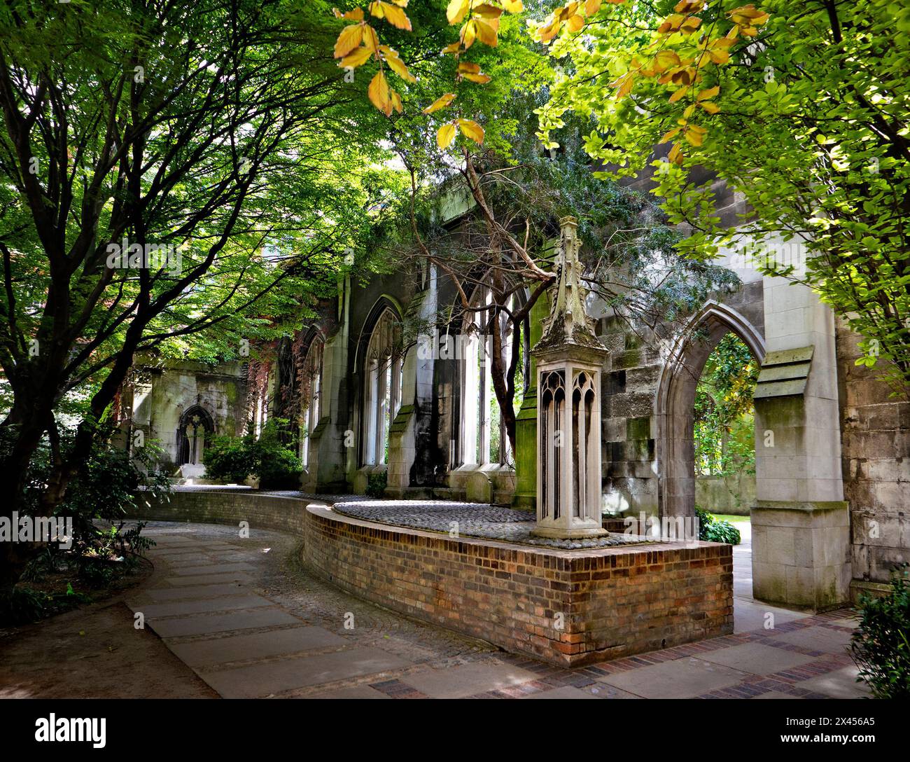 The Green Oasis of St. Dunstan in the East Church Garden, London Stock Photo