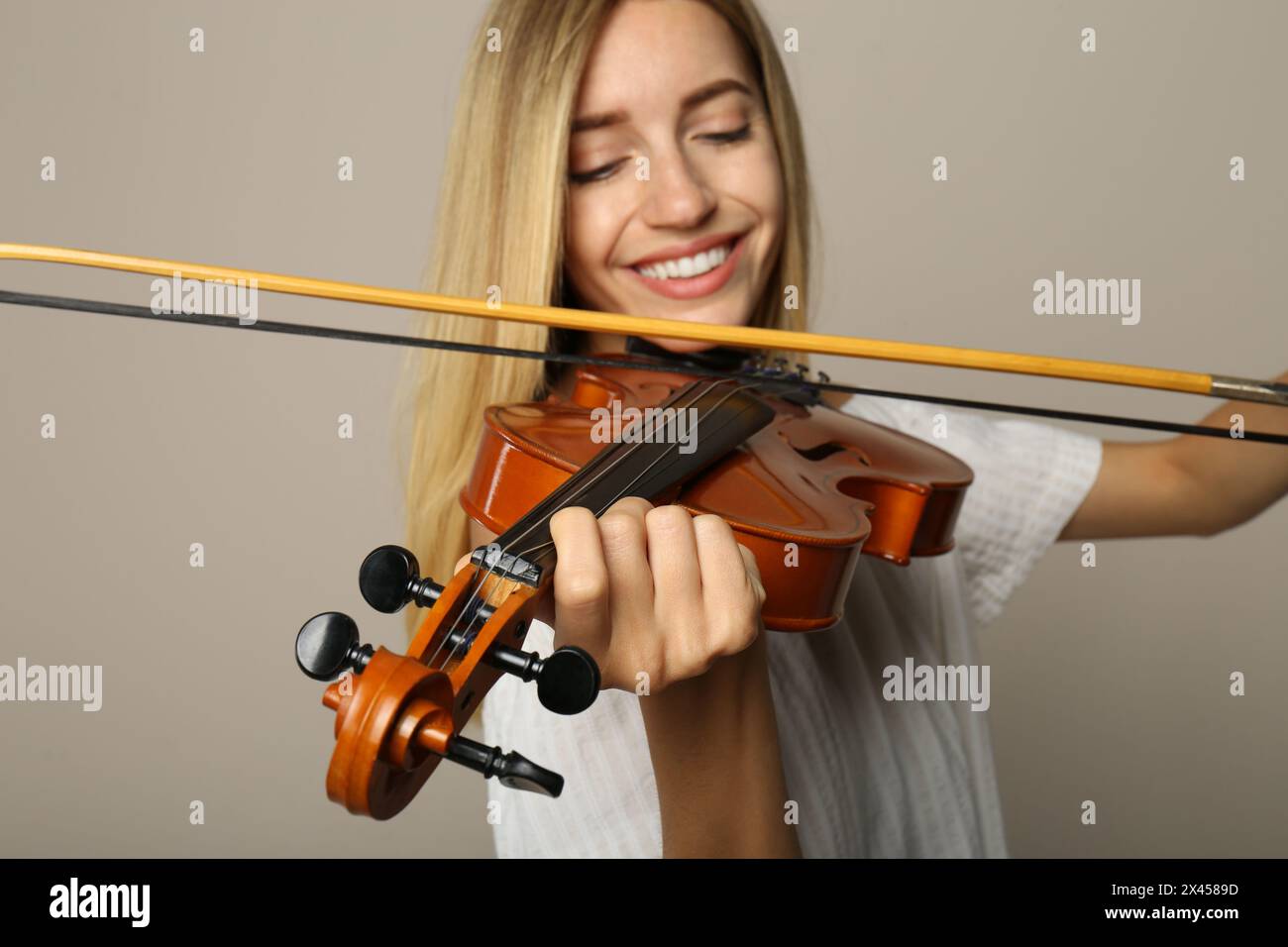 Female student playing violin hi-res stock photography and images - Alamy