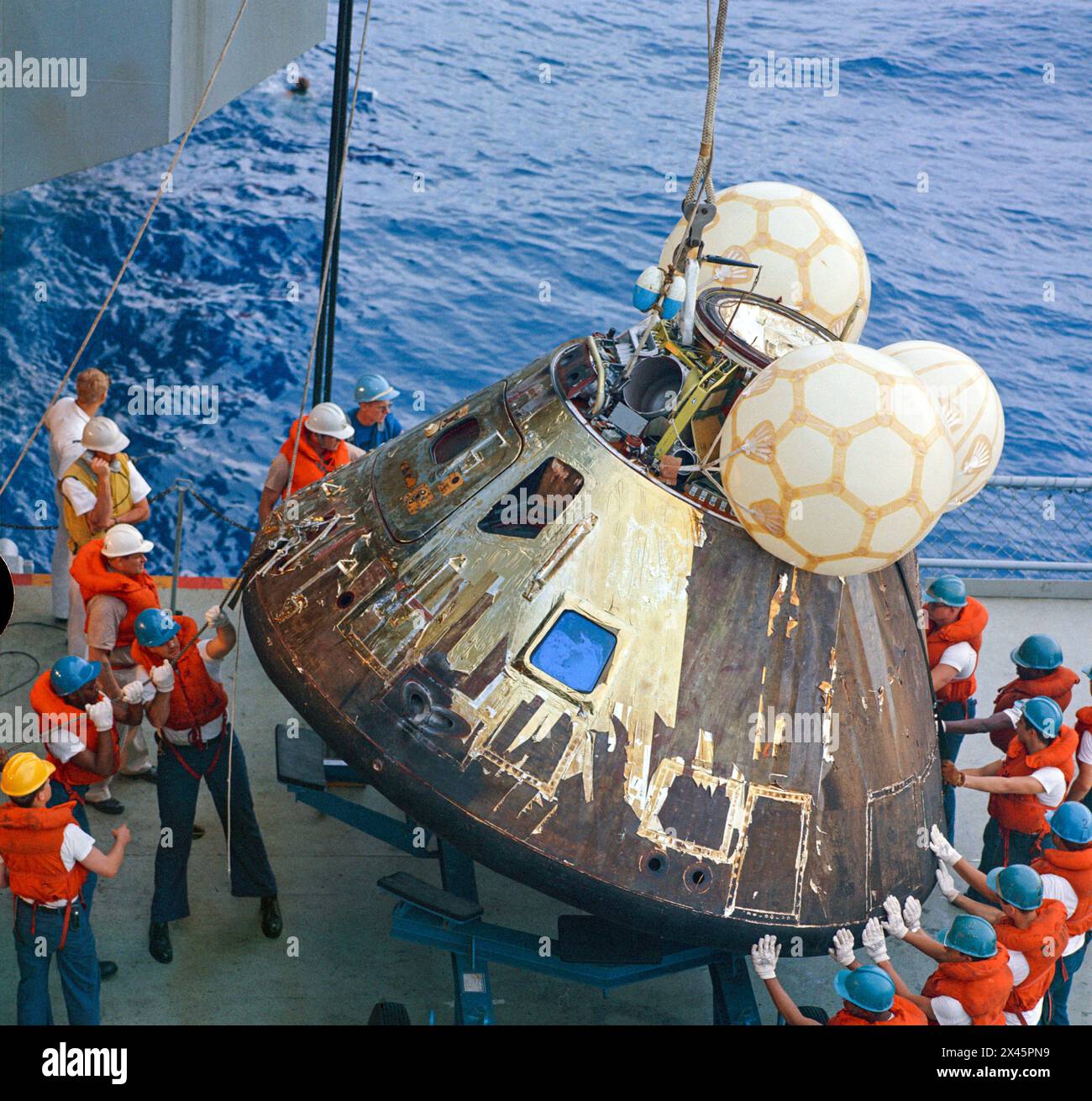 Rescuing the Apollo 13 command module after splashdown in 1970 aboard the USS Iwo Jima Stock Photo