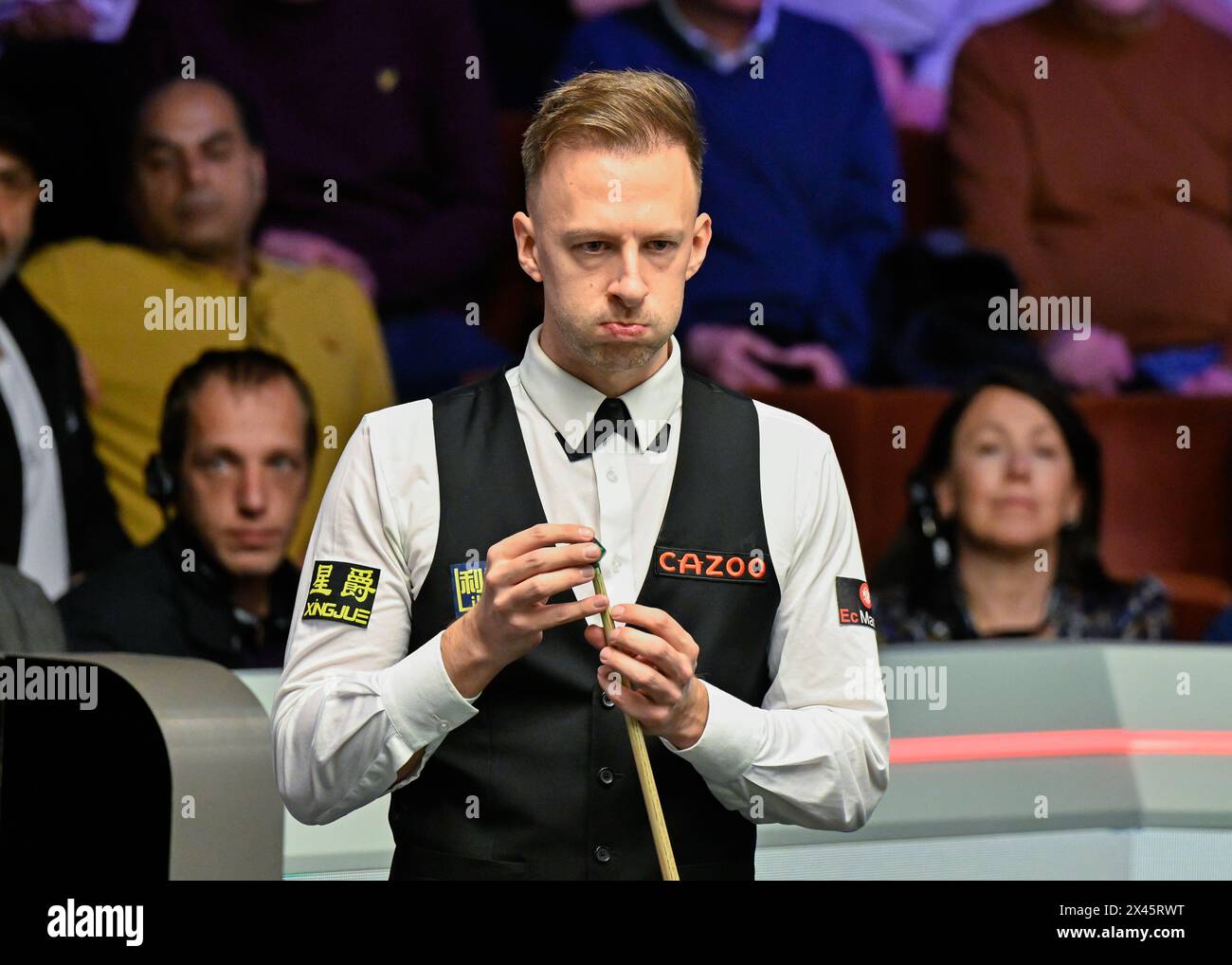 Judd Trump reacts, during the Cazoo World Championships 2024 at Crucible Theatre, Sheffield, United Kingdom, 30th April 2024  (Photo by Cody Froggatt/News Images) Stock Photo