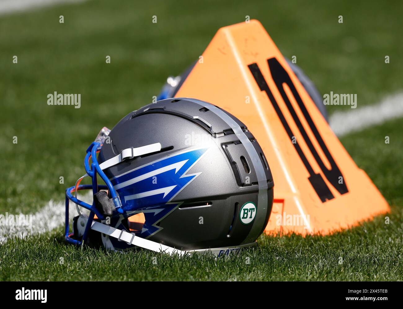 dc football helmet Wahington Team Speed Replica Speed 000 hours BREAKING: The DC Defenders have