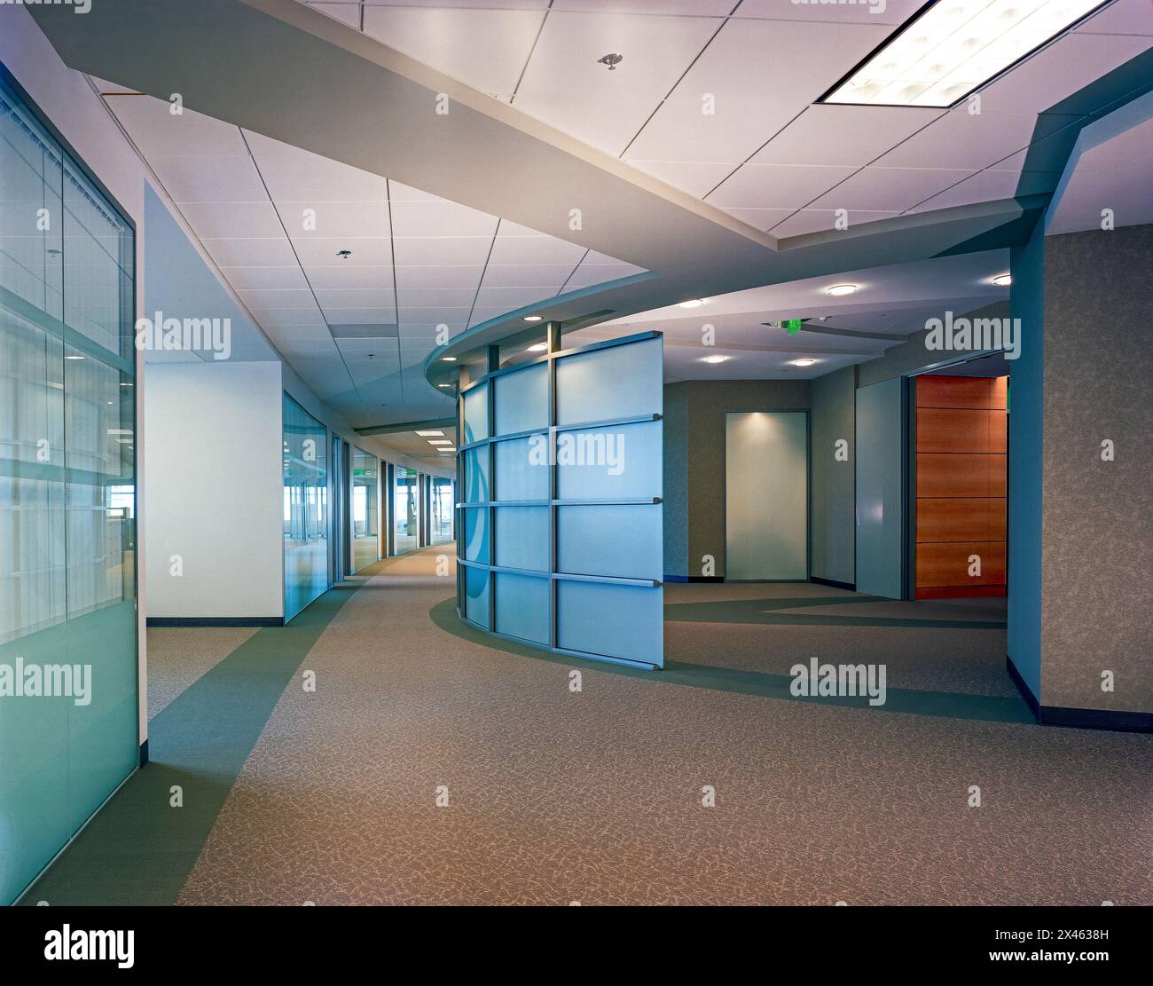 Commercial interior green walls hi-res stock photography and images - Alamy