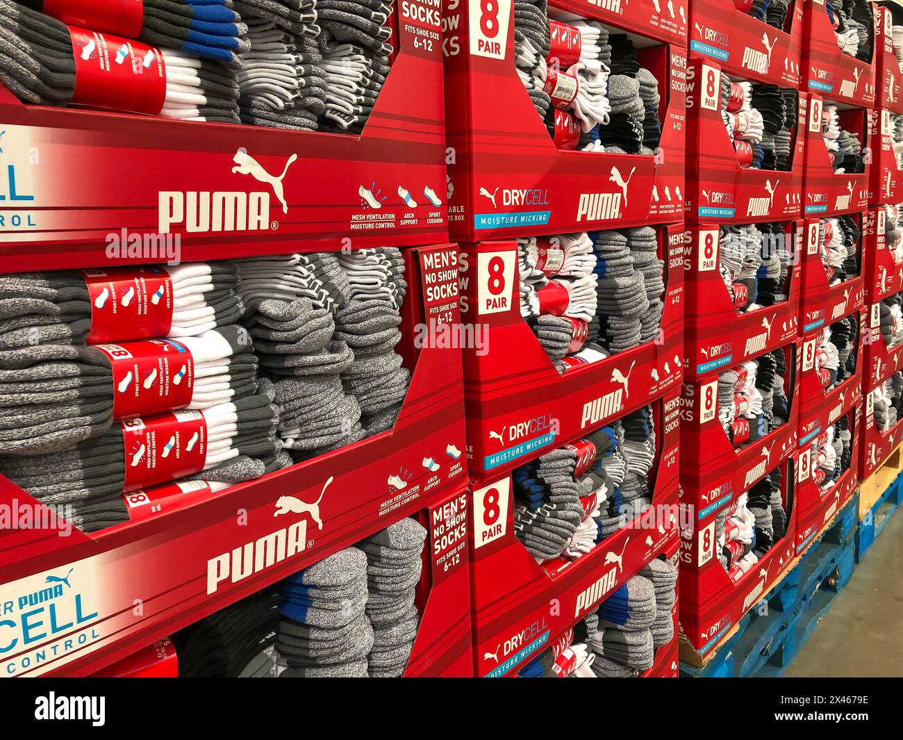 Puma footwear store display hi res stock photography and images Alamy