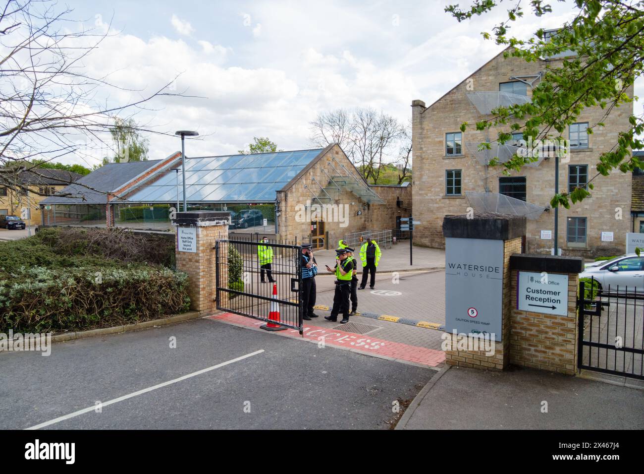 Leeds, UK. 30 APR, 2024. Police officers and private security stand