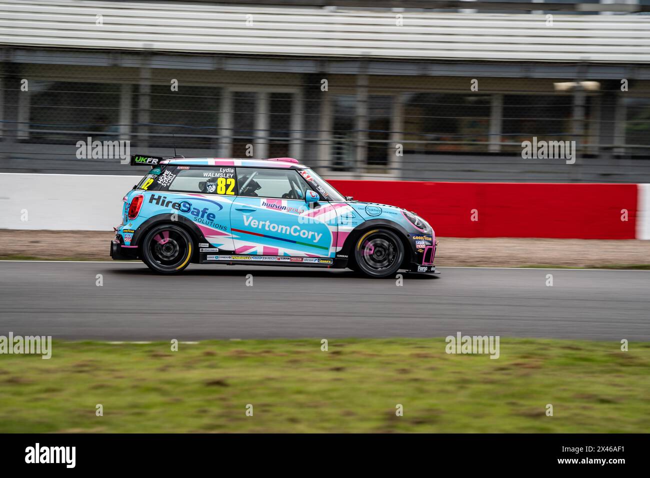 Lydia Mini Racing Lydia Walmsley 82 Vertu Motors Mini Challenge at Donington Park, Derby ...