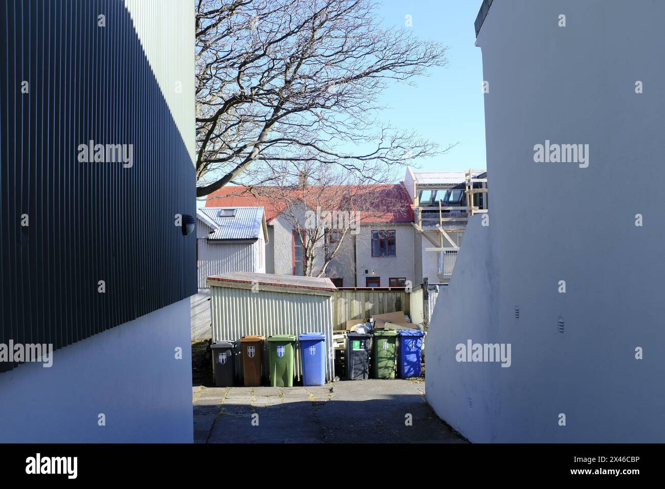 Domestic recycling bins outside hi-res stock photography and images - Alamy