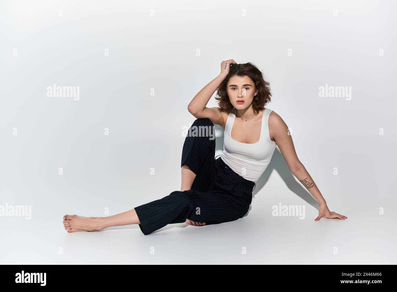 Pretty woman sitting legs crossed hi-res stock photography and images ...