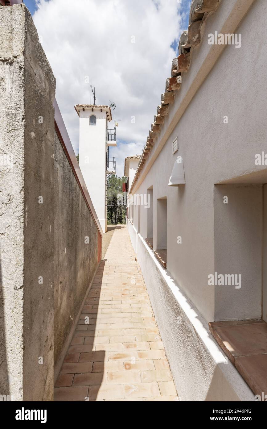 Country house white facades hi-res stock photography and images - Alamy