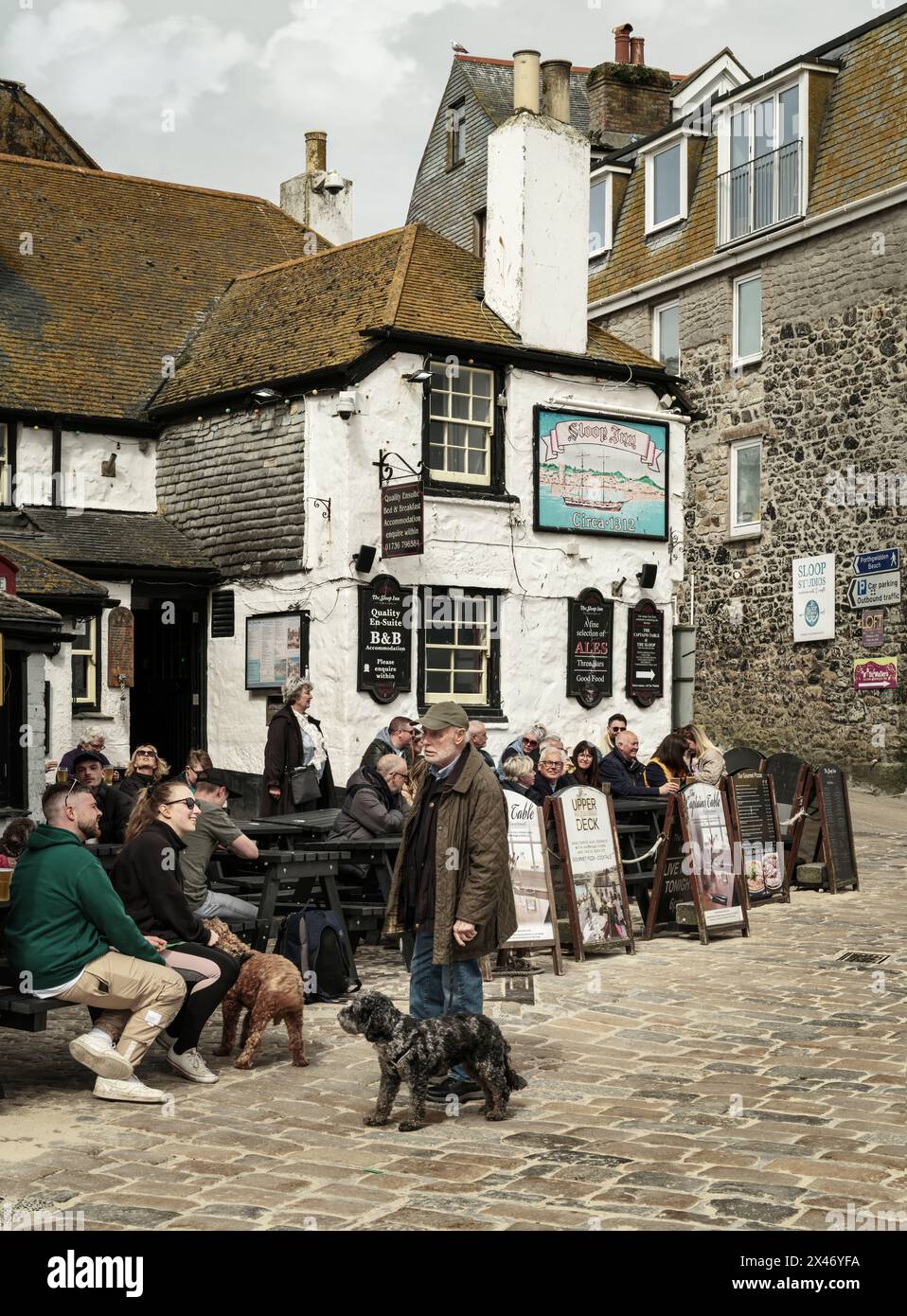 Sloop Inn Camera The Sloop Inn is one of the oldest inns in Cornwall, dating back to ...