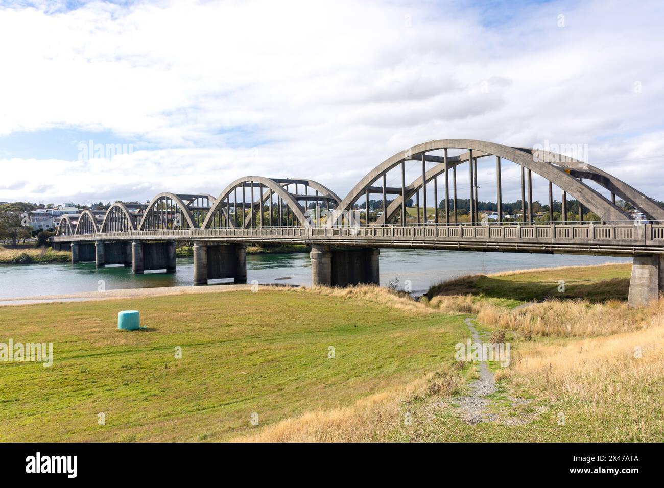 Balclutha Bridge over Clutha River, State Highway 1, Balclutha, Otago, New Zealand Stock Photo