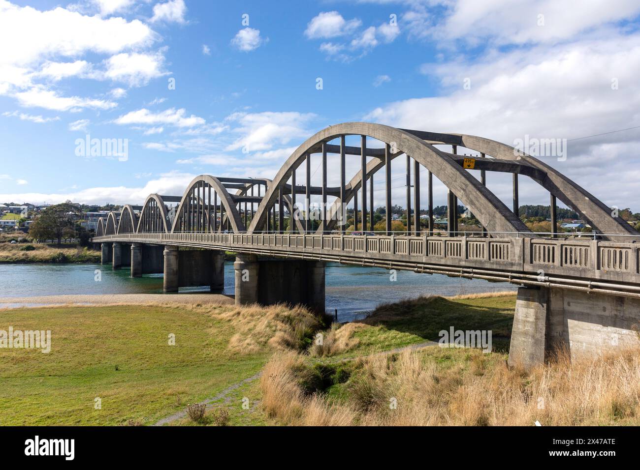 Balclutha Bridge over Clutha River, State Highway 1, Balclutha, Otago, New Zealand Stock Photo