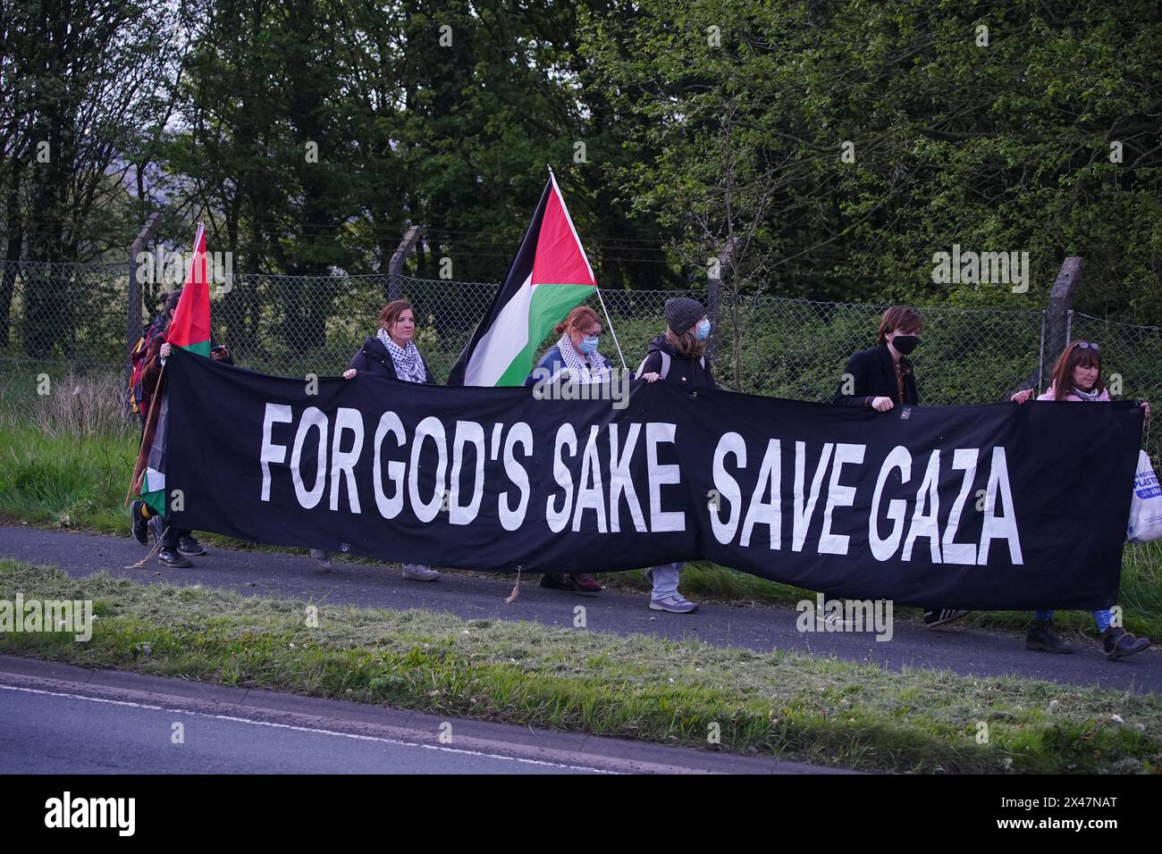 Protesters form a blockade outside weapons manufacturer BAE Systems in Samlesbury, Lancashire, in protest over the Israel-Gaza conflict and calling for an immediate ceasefire to halt the killing of civilians in Palestine. Picture date: Wednesday May 1, 2024. Stock Photo
