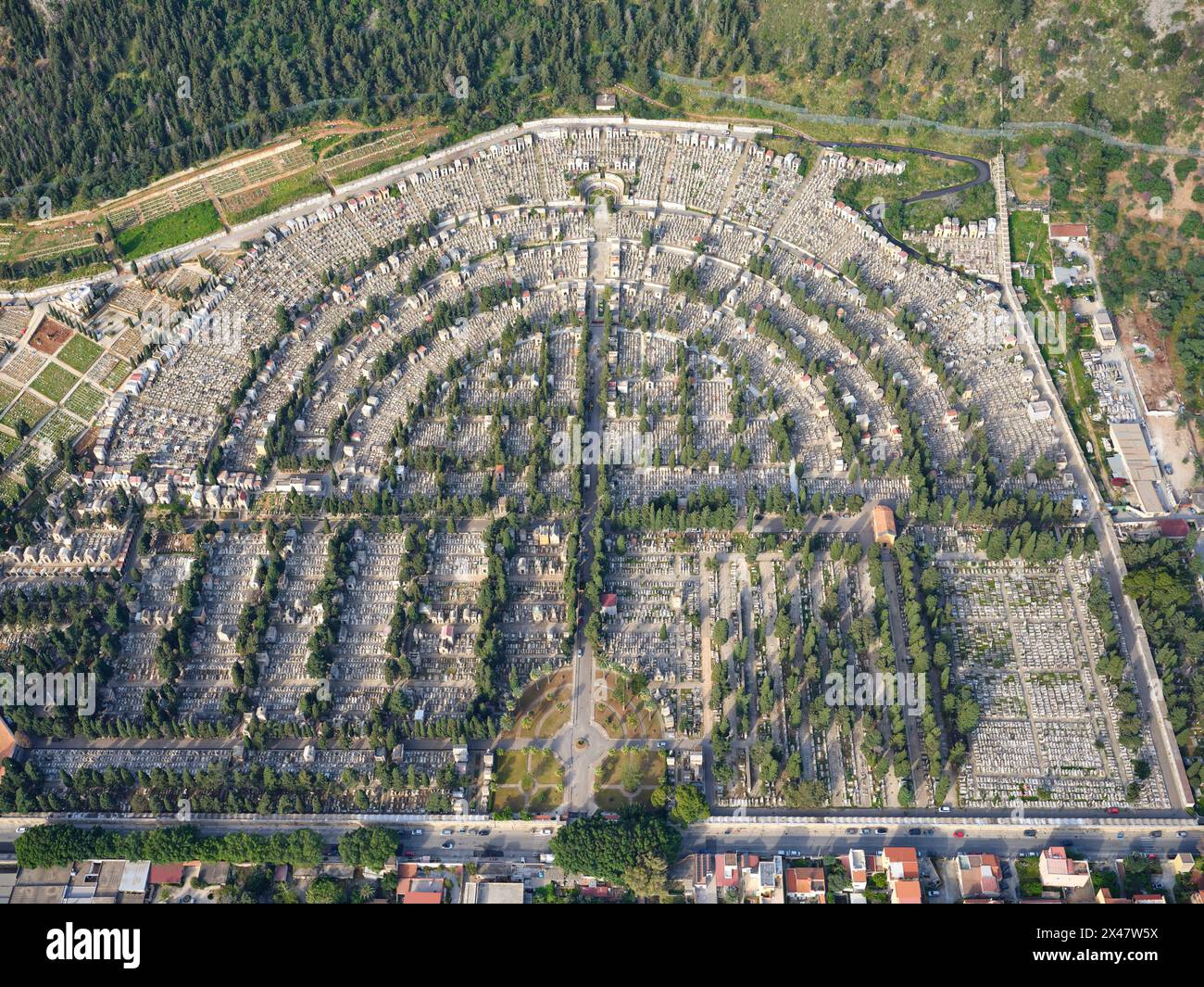 Grave tomb cemetery sicily hi-res stock photography and images - Alamy, image size:1300x1065