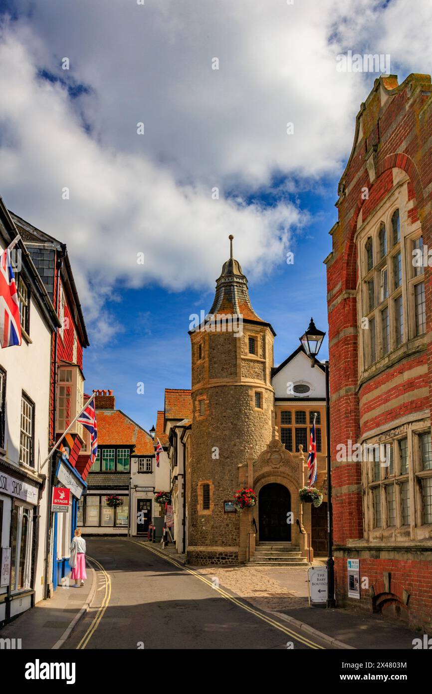 Interesting circular architecture of the Guildhall on the very narrow ...