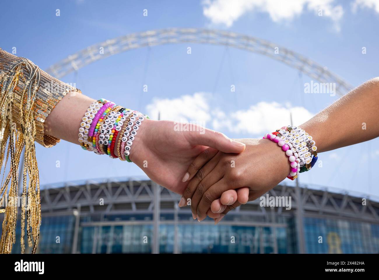 Handmade Friendship Bracelets For Swifties In New York Area - copertina