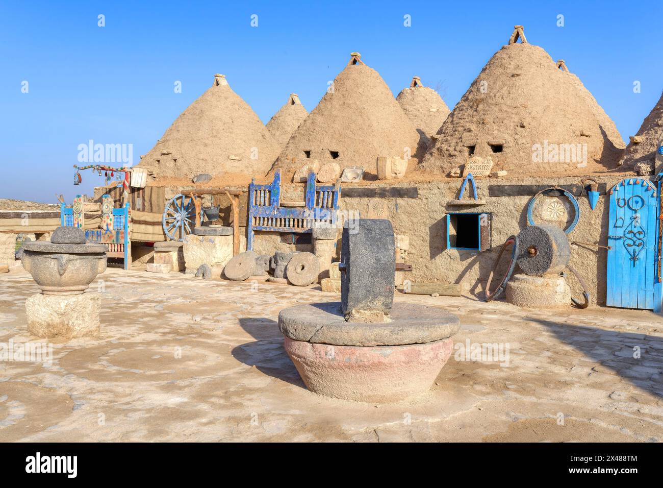 Traditional mud brick houses in the form of beehives, Harran, Turkey Stock Photo