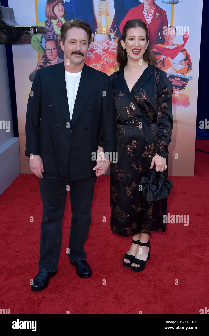 Beck Bennett mit Ehefrau Jessy Hodges bei der Premiere des Netflix-Films Unfrosted im Egyptian Theater. Los Angeles,30.04.2024 *** Beck Bennett with wife Jessy Hodges at the premiere of the Netflix film Unfrosted at the Egyptian Theater Los Angeles,30 04 2024 Foto:xD.xStarbuckx/xFuturexImagex unfrosted 4520 Stock Photo