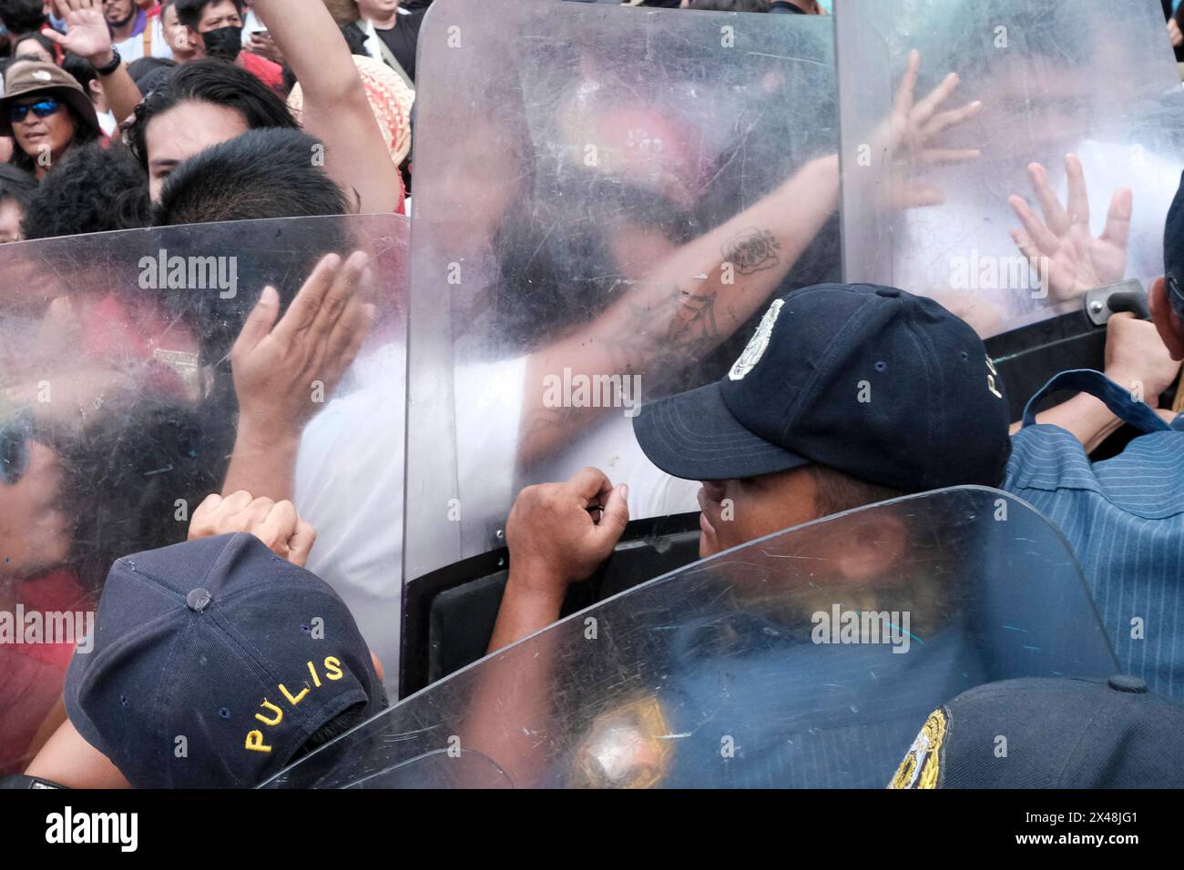 Workers and progressive organizations grapple with the anti-riot police ...