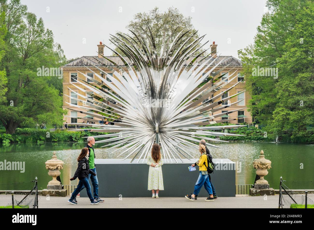 London, UK. 1st May, 2024. Event Horizon (Sabal), 2024, in front of the Palm House pond - Marc Quinn: Light into Life at Kew Gardens. A new exhibition of brand-new works, including outdoor installationss and culptures inside the Temperate House inspired by Kew's plant collection. The exhibition runs from Saturday 4 May - Sunday 29 September. Credit: Guy Bell/Alamy Live News Stock Photo