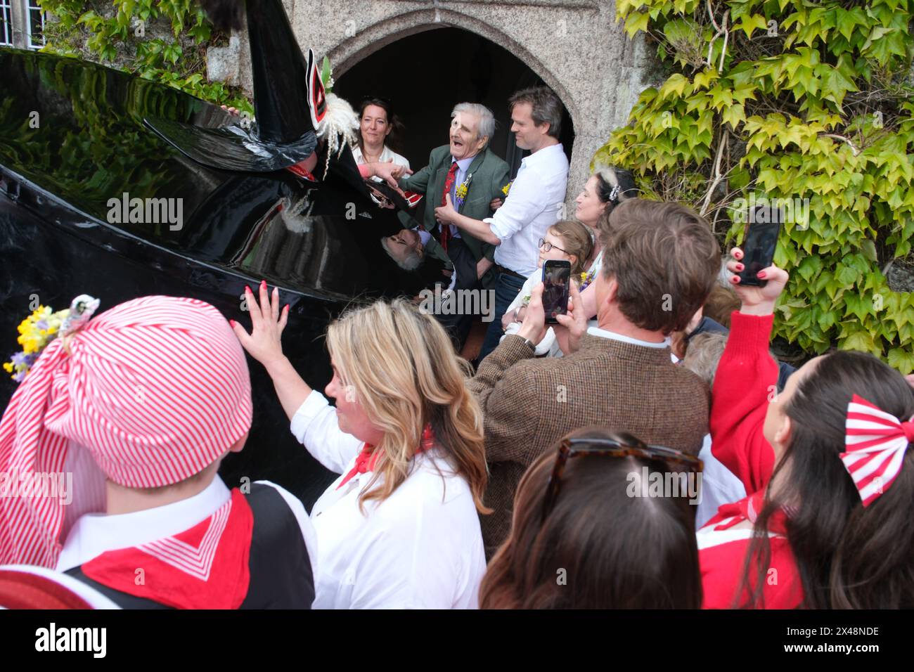 Padstow, Cornwall, UK. 1st May 2024. May Day celebrations. The Obby Oss makes it way through Padstow on Mayday upto Prideaux place in Padstow to meet the 'squire' - Peter Prideaux Brune.. Credit Simon Maycock / Alamy Live News. Stock Photo