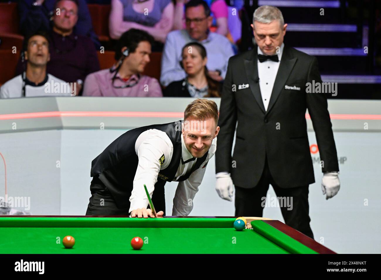 Judd Trump reacts, during the Cazoo World Championships 2024 at Crucible Theatre, Sheffield, United Kingdom, 1st May 2024  (Photo by Cody Froggatt/News Images) Stock Photo