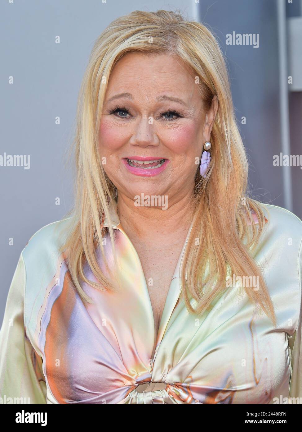 HOLLYWOOD, LOS ANGELES, CALIFORNIA, USA - APRIL 30: Caroline Rhea arrives at the Los Angeles Premiere Of Netflix's 'Unfrosted' held at The Egyptian Theatre Hollywood on April 30, 2024 in Hollywood, Los Angeles, California, United States. (Photo by Image Press Agency) Stock Photo
