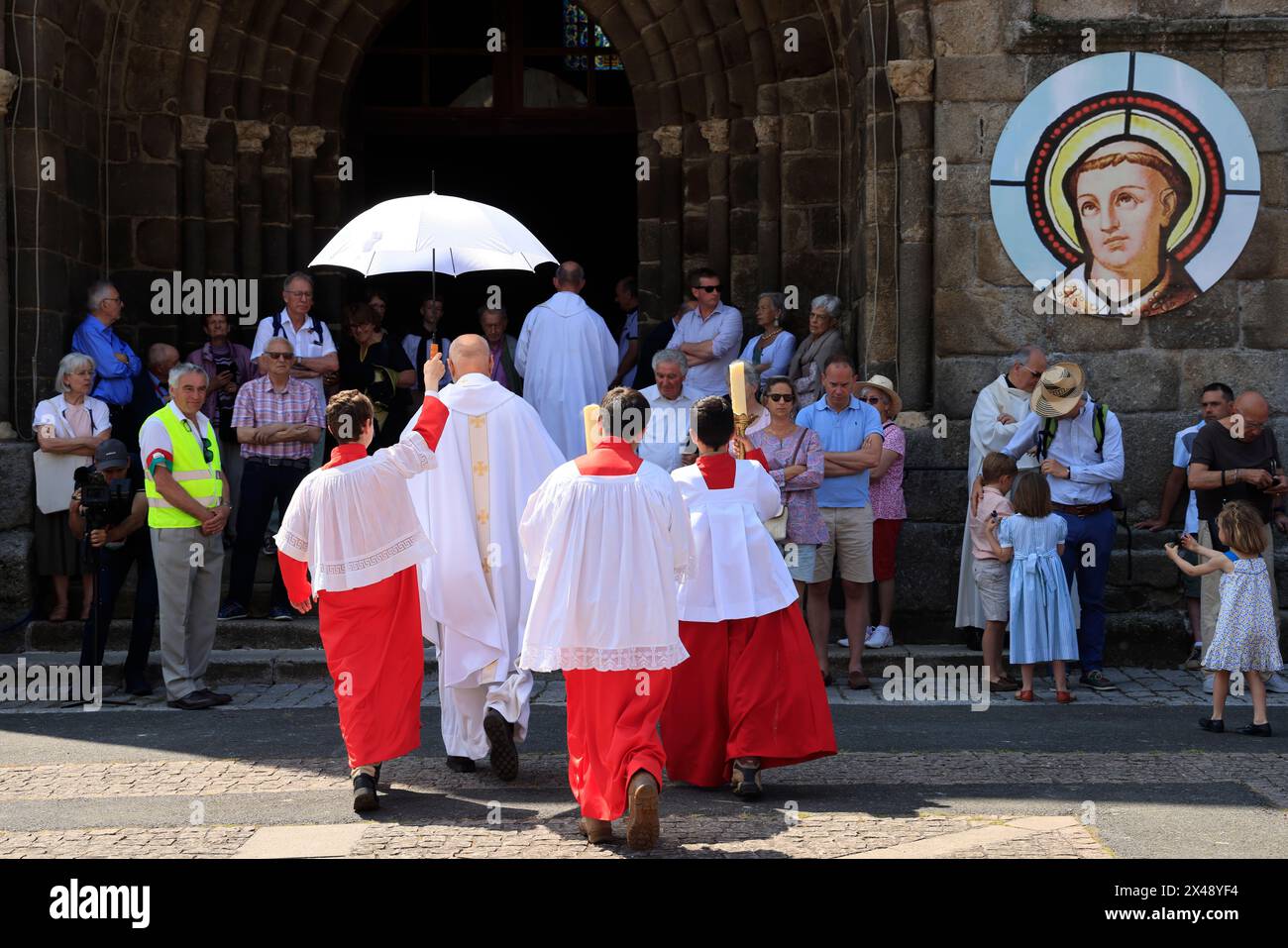 Le Dorat, France. Septennial ostensions of Dorat which celebrate the ...