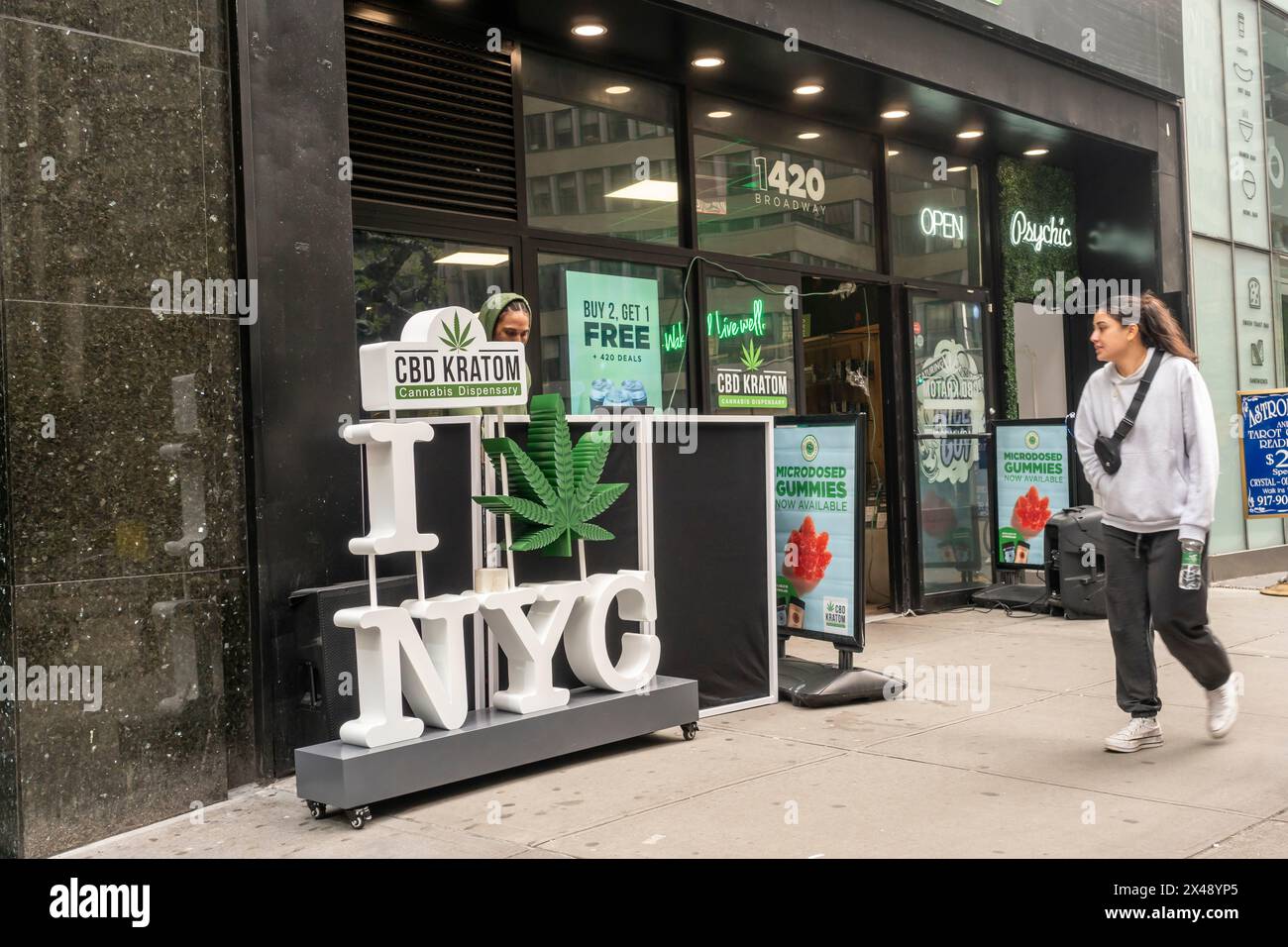 Kratom store hi-res stock photography and images - Alamy