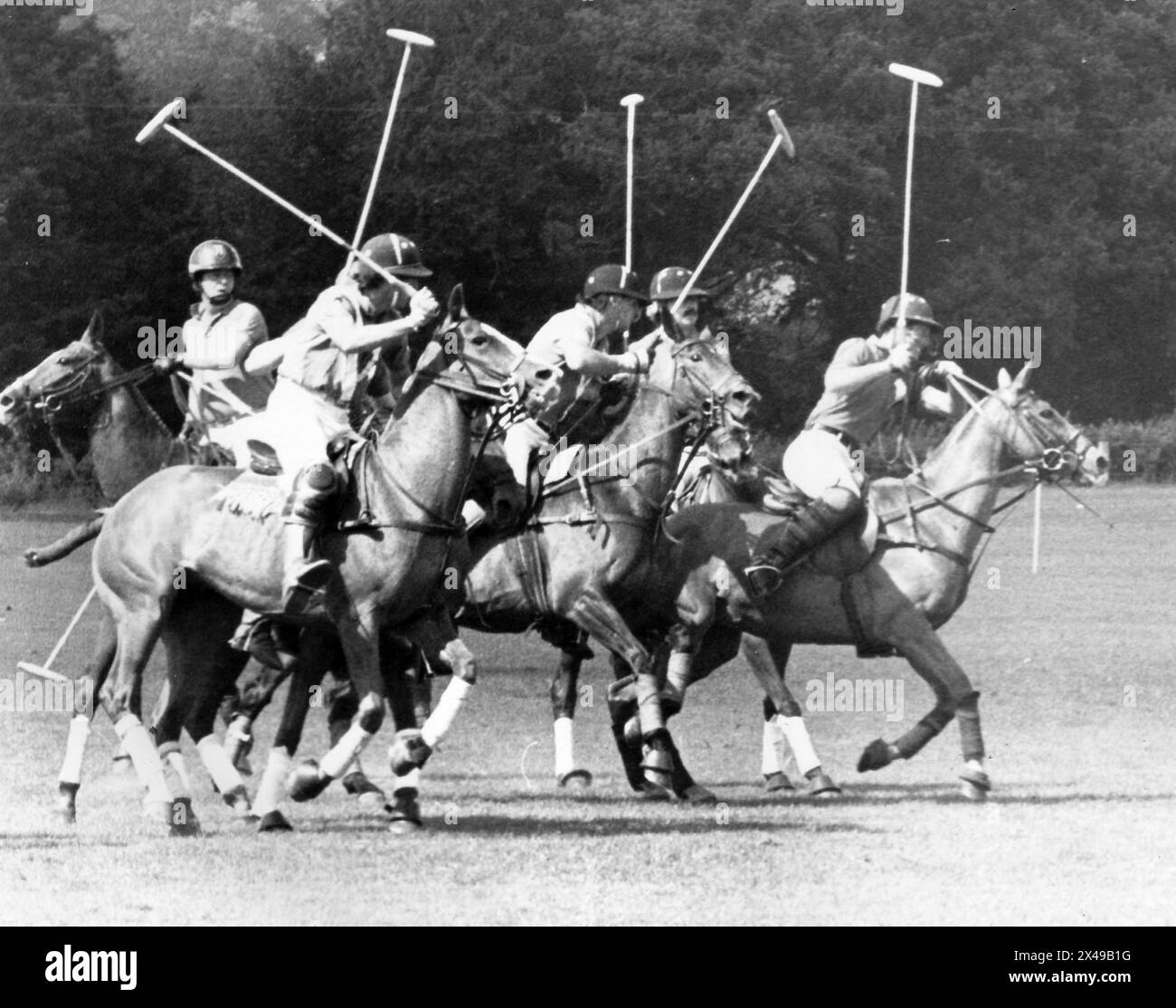 PRINCE CHARLES, NEAREST CAMERA, PLAYING POLO AT COWDRAY PARK, MIDHURST, WEST SUSSEX.1988 PIC MIKE WALKER 1988 Stock Photo
