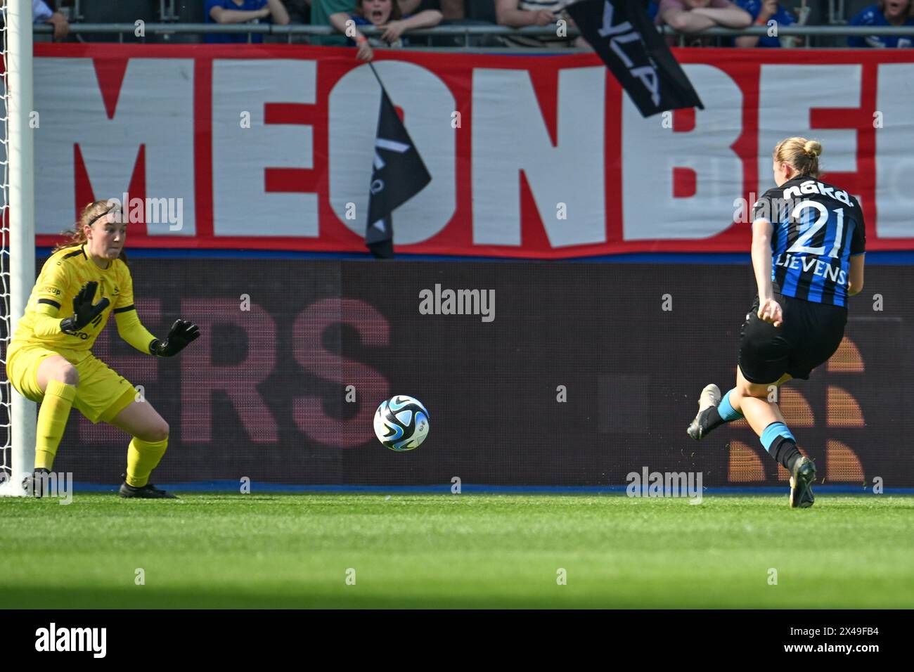 Caitlin Lievens (21) of Club YLA scores the 11 equalizer goal past