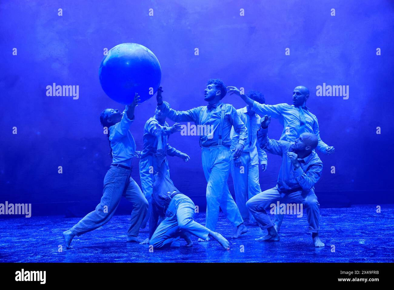 Folia, a contemporary dance show where hip-hop, classical and baroque music blend wonderfully at the 1001 Notes Festival in Limoges. On stage, dancers Stock Photo