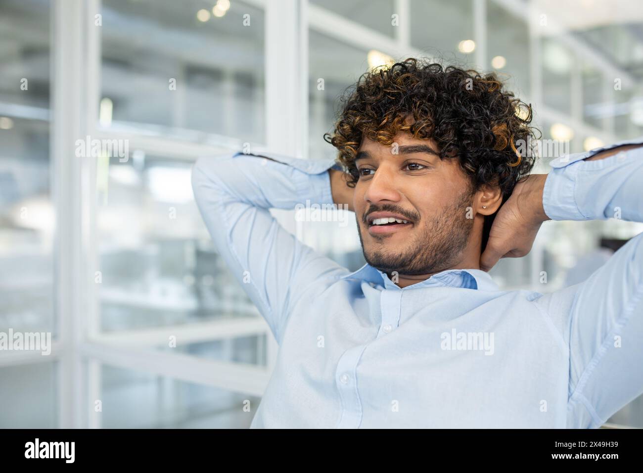 Leaning back on hands hi-res stock photography and images - Alamy