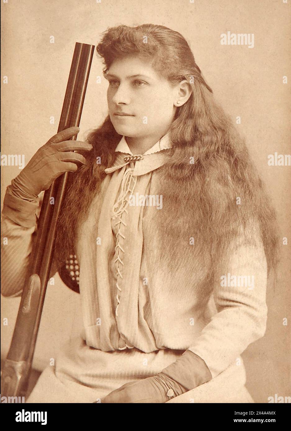 ANNIOE OAKLEY (1860-1926) American sharpshooter about 1885 Stock Photo