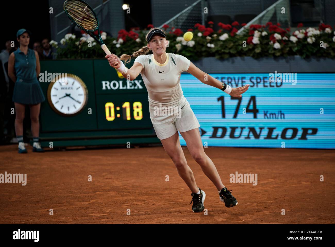 Aryna sabalenka v mirra andreeva hi-res stock photography and images