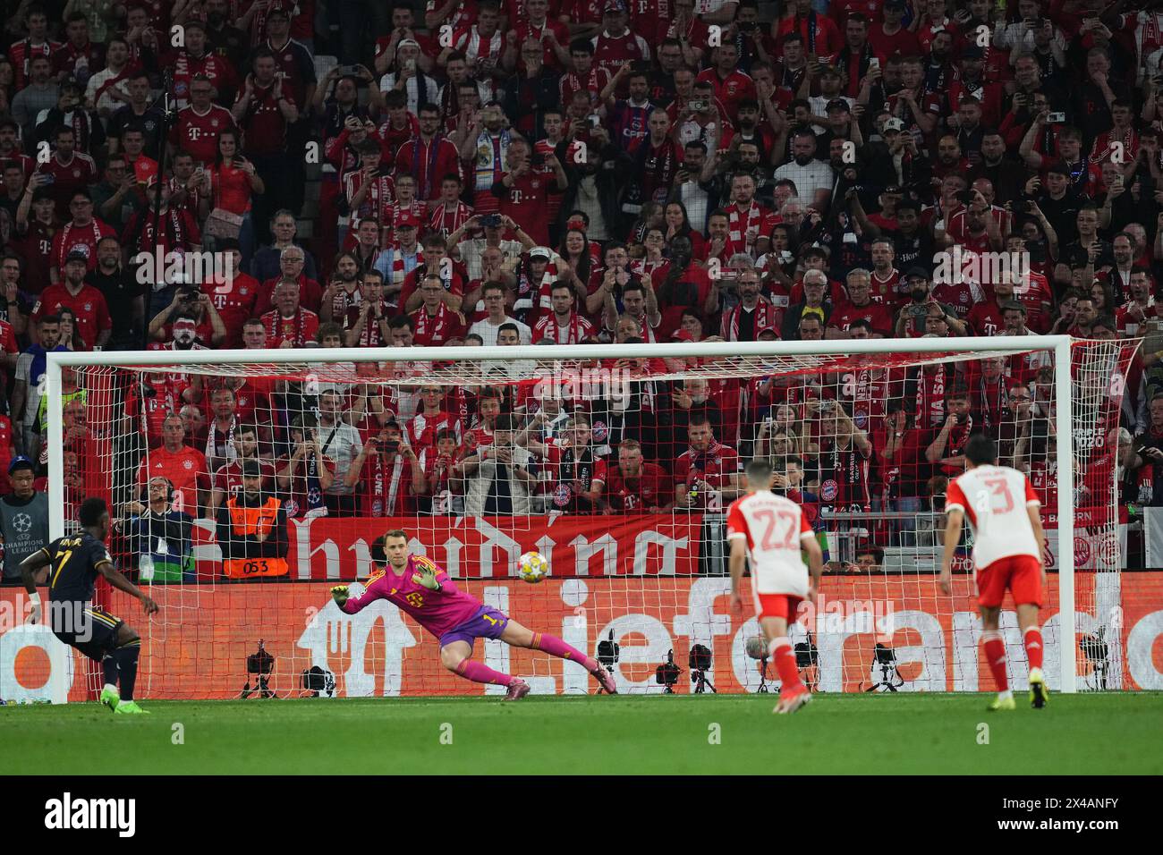 Munich, Germany. 30th Apr, 2024. Vinicius Junior of Real Madrid scores the 2-2 during the UEFA Champions League match, Semi-finals, first leg, between FC Bayern Munchen and Real Madrid played at Allianz Stadium on April 30, 2024 in Munich, Germany. (Photo by Bagu Blanco/PRESSINPHOTO) Credit: PRESSINPHOTO SPORTS AGENCY/Alamy Live News Stock Photo