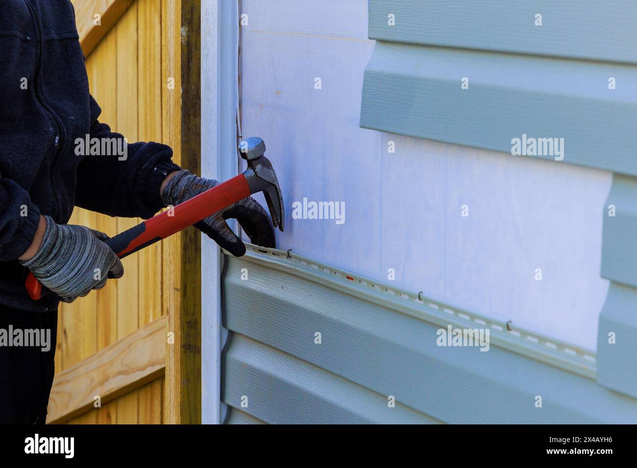 Replacing building cladding hi-res stock photography and images - Alamy