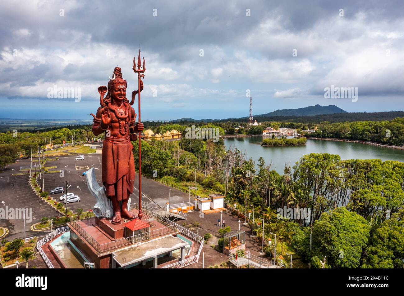 Shiva Statue, 33 m tall Hindu god, standing at the entrance of Ganga Talao - Grand Bassin lake the most sacred Hindu place on Mauritius. Hindu god Shi Stock Photo
