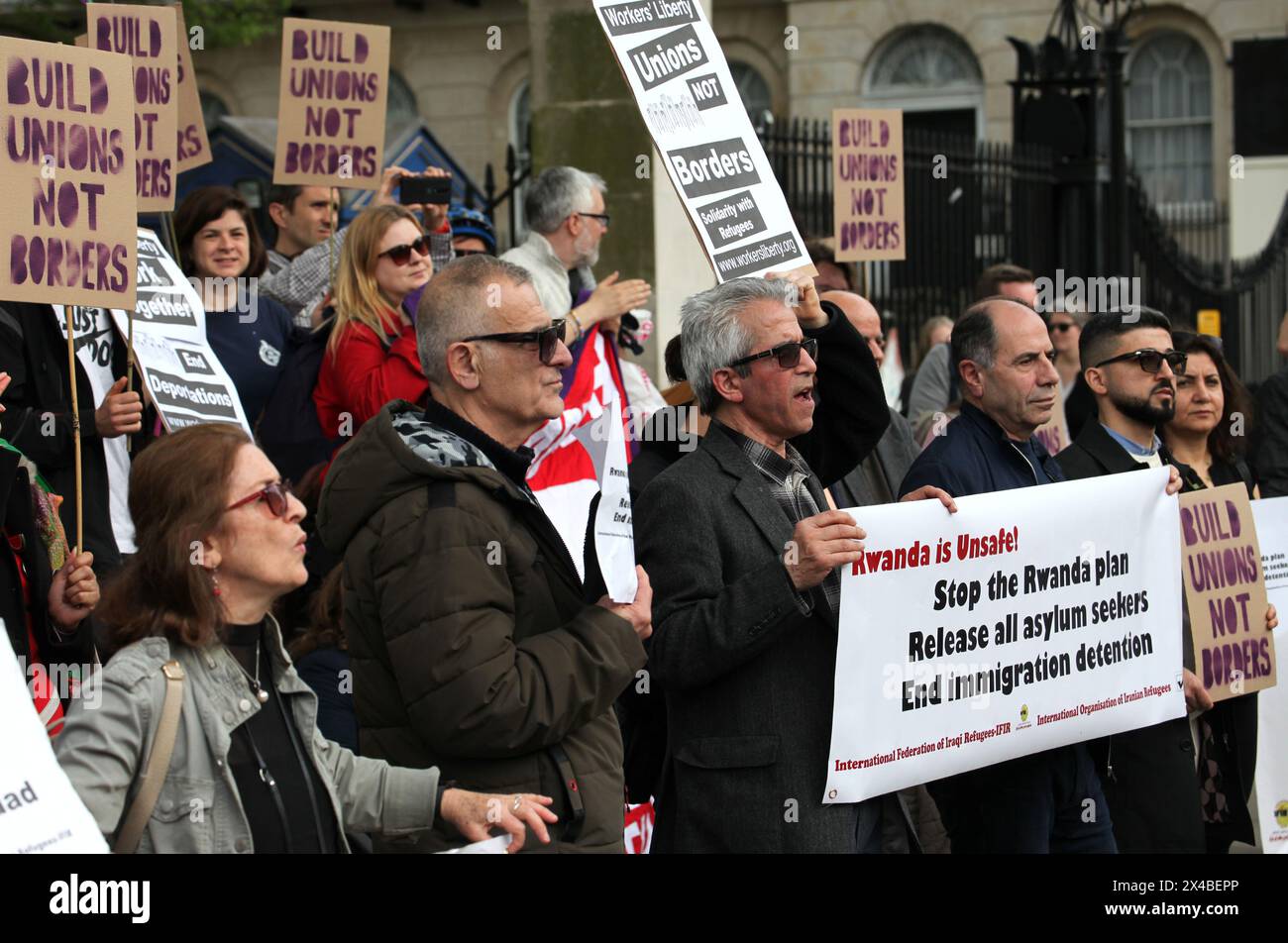 London, UK. 01st May, 2024. Protesters hold signs in solidarity with ...