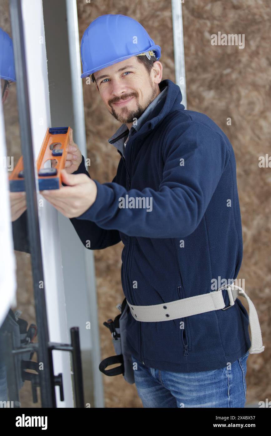 Builder Using Level portrait of male builder using spirit level Stock Photo - Alamy