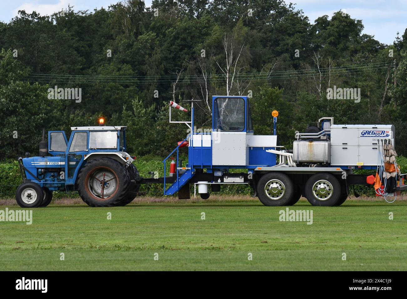 Glider tractor hires stock photography and images Alamy