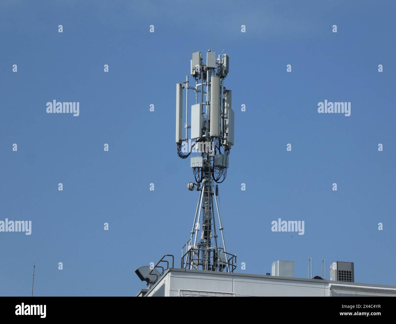 Duesseldorf, Germany. 30th Apr, 2024. A transmission mast with a radio