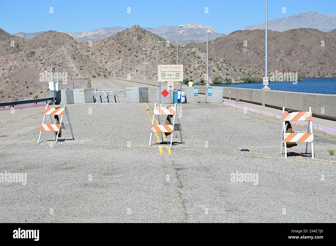 Road Closed No entry at Davis Dam Stock Photo Alamy